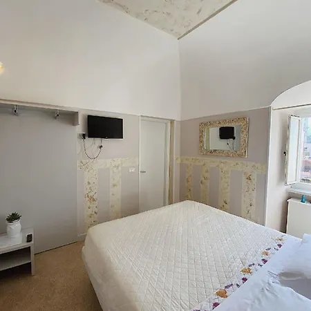 Porto Salvo בית הארחה